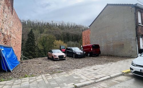 Joli terrain à bâtir sur les hauteurs de Seraing. Joli terrain à bâtir sur les hauteurs de Seraing.