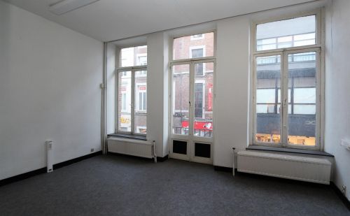 Immeuble commercial dans le nouveau piétonnier au centre de Liège Immeuble commercial dans le nouveau piétonnier au centre de Liège