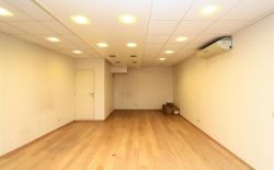 Immeuble commercial dans le nouveau piétonnier au centre de Liège Immeuble commercial dans le nouveau piétonnier au centre de Liège