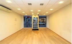 Immeuble commercial dans le nouveau piétonnier au centre de Liège Immeuble commercial dans le nouveau piétonnier au centre de Liège