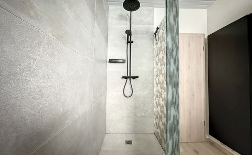 Maison 4 façades rénovée au cœur du village de Vaux-s-Chèvremont