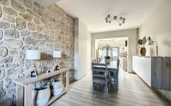 Maison 4 façades rénovée au cœur du village de Vaux-s-Chèvremont