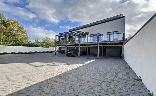 Grand appartement avec jardin commun et piscine à Vottem