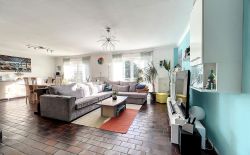 Grand appartement avec jardin commun et piscine à Vottem
