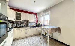 Grand appartement avec jardin commun et piscine à Vottem