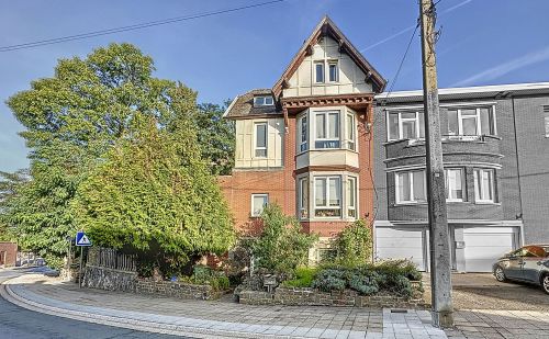 Grande maison bourgeoise sur le haut de Grivegnée Grande maison bourgeoise sur le haut de Grivegnée