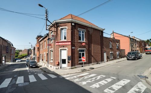 Maison de commerce avec appartement et garage Maison de commerce avec appartement et garage