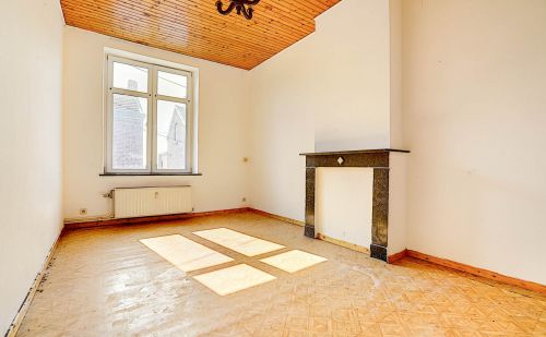 Maison de commerce avec appartement et garage Maison de commerce avec appartement et garage