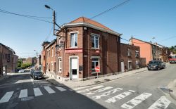 Maison de commerce avec appartement et garage Maison de commerce avec appartement et garage