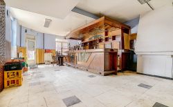 Maison de commerce avec appartement et garage Maison de commerce avec appartement et garage