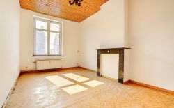 Maison de commerce avec appartement et garage Maison de commerce avec appartement et garage