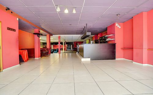 Grand rez commercial offrant de nombreuses possibilités