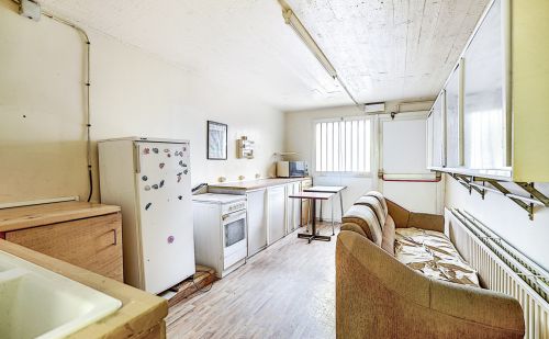 Grand rez commercial offrant de nombreuses possibilités