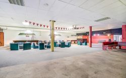 Grand rez commercial offrant de nombreuses possibilités