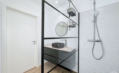 Appartement entièrement rénové sur le haut de Grivegnée Appartement entièrement rénové sur le haut de Grivegnée