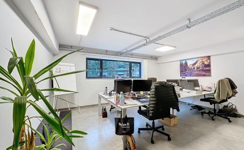 Immeuble de bureaux de +/-590m² à vendre à Embourg Immeuble de bureaux de +/-590m² à vendre à Embourg