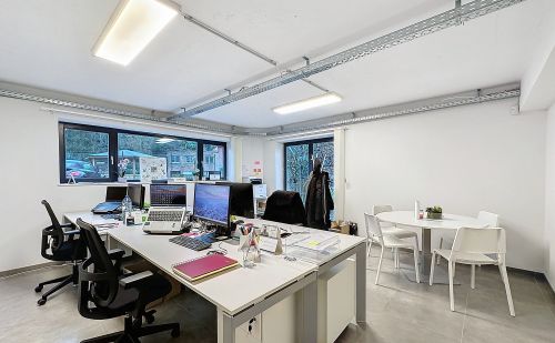 Immeuble de bureaux de +/-590m² à vendre à Embourg Immeuble de bureaux de +/-590m² à vendre à Embourg