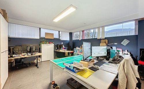 Immeuble de bureaux de +/-590m² à vendre à Embourg Immeuble de bureaux de +/-590m² à vendre à Embourg