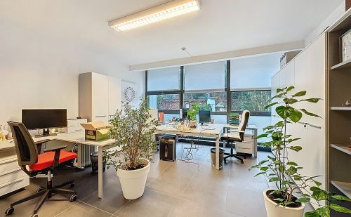 Immeuble de bureaux de +/-590m² à vendre à Embourg Immeuble de bureaux de +/-590m² à vendre à Embourg