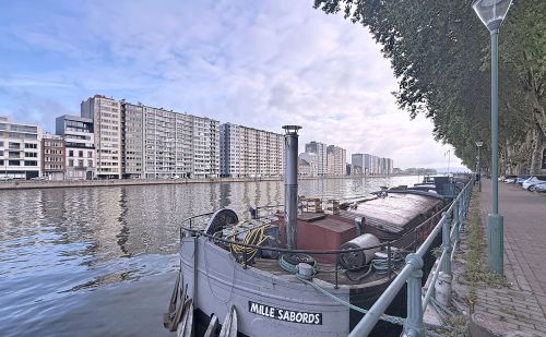 Studio avec balcon en bord de Meuse Studio avec balcon en bord de Meuse