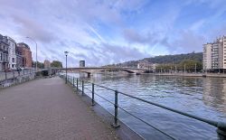 Studio avec balcon en bord de Meuse