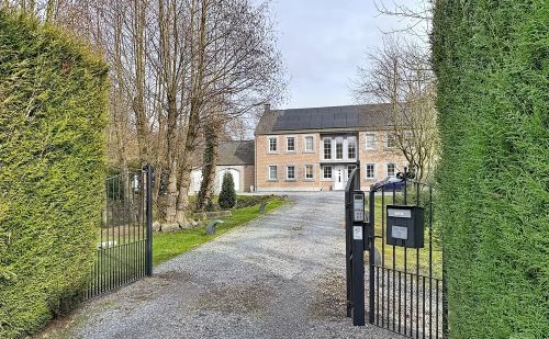 Villa en excellent état sur 3200m² de terrain dans le domaine du Bois de Rognac