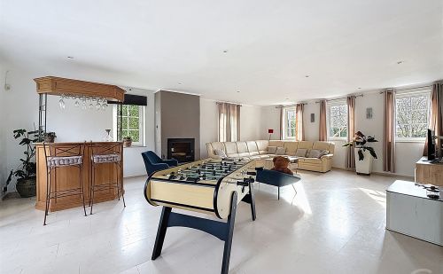 Villa en excellent état sur 3200m² de terrain dans le domaine du Bois de Rognac