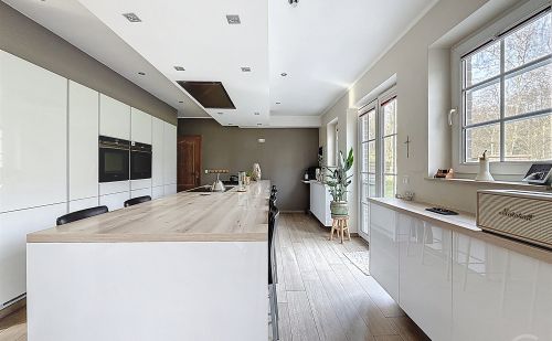 Villa en excellent état sur 3200m² de terrain dans le domaine du Bois de Rognac