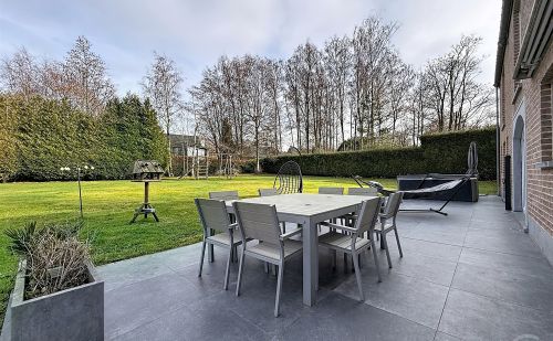 Villa en excellent état sur 3200m² de terrain dans le domaine du Bois de Rognac