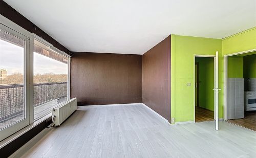 Studio avec grande terrasse et vue dégagée sur la ville