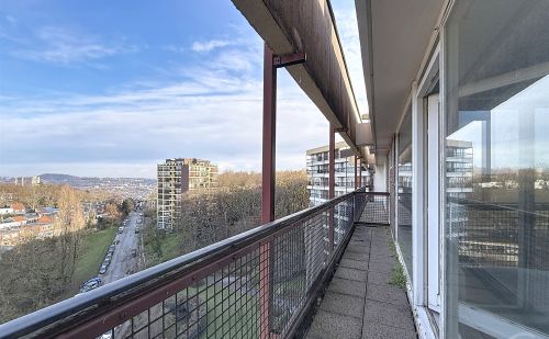 Studio avec grande terrasse et vue dégagée sur la ville