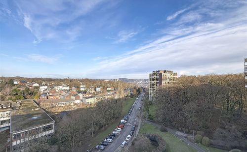 Studio avec grande terrasse et vue dégagée sur la ville