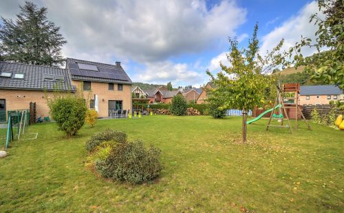Belle maison 4 chambres avec garage, carport et jardin