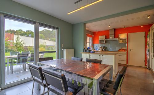 Belle maison 4 chambres avec garage, carport et jardin